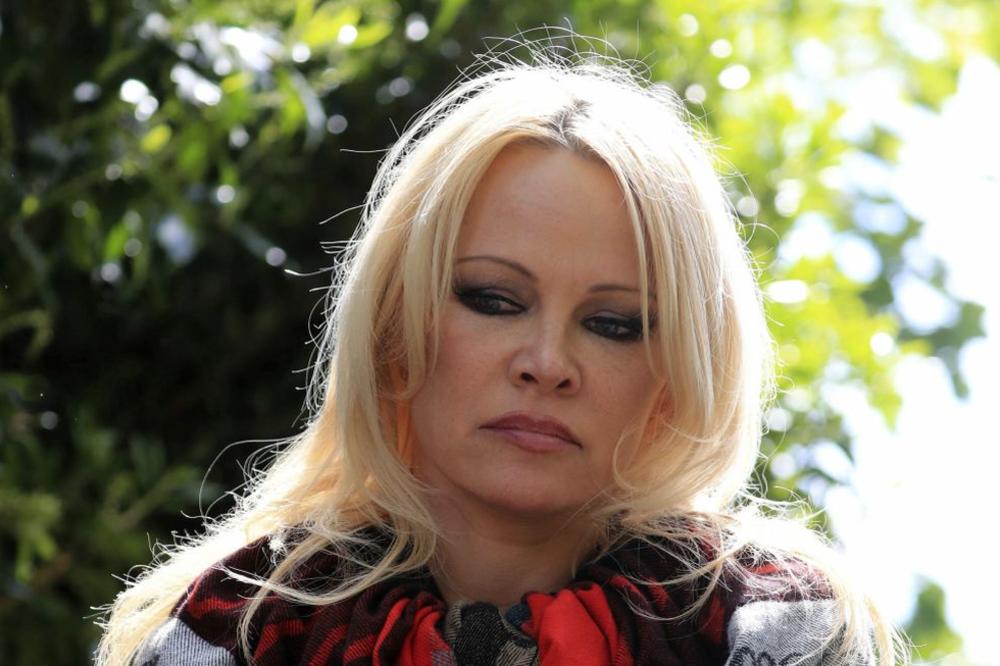NAZVALA GA JE MONSTRUMOM: Oglasio se fudbaler koji je slomio srce Pameli Anderson! Neće joj biti lako kad ovo čuje!