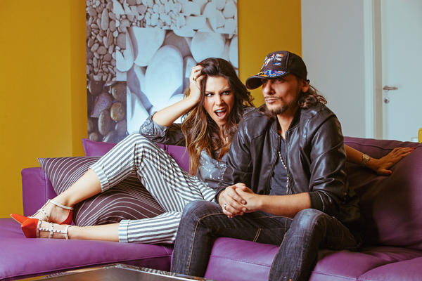 POZNATA VODITELJKA KRIVA ZA KAJIN I DŽUNIOROV RAZVOD?! Pevačica joj posvetila i PESMU! Oglasila se i ŠOKIRALA!