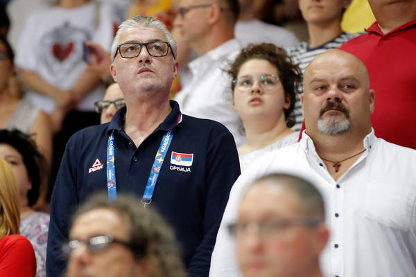 NESVAKIDAŠNJA SCENA NA PRVOJ UTAKMICI EVROPSKOG PRVENSTVA: Prekinut duel Srbije i Belorusije!