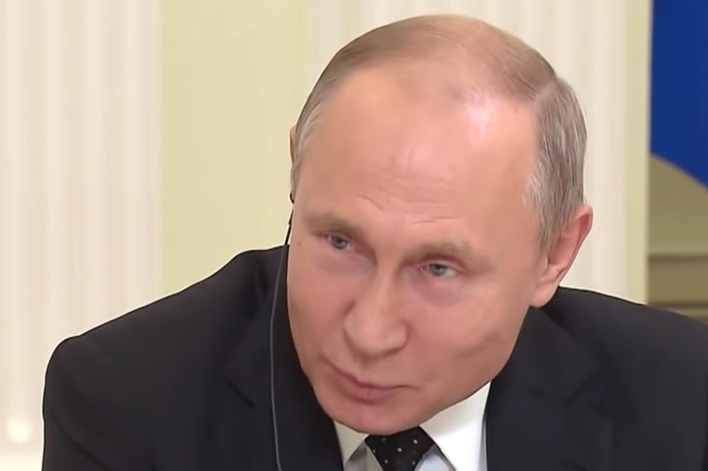 PUTIN VOLI DA JAŠE KONJE U DRUŠTVU LEPOTICA! Ovako tada izgleda MOĆNI RUS (VIDEO)