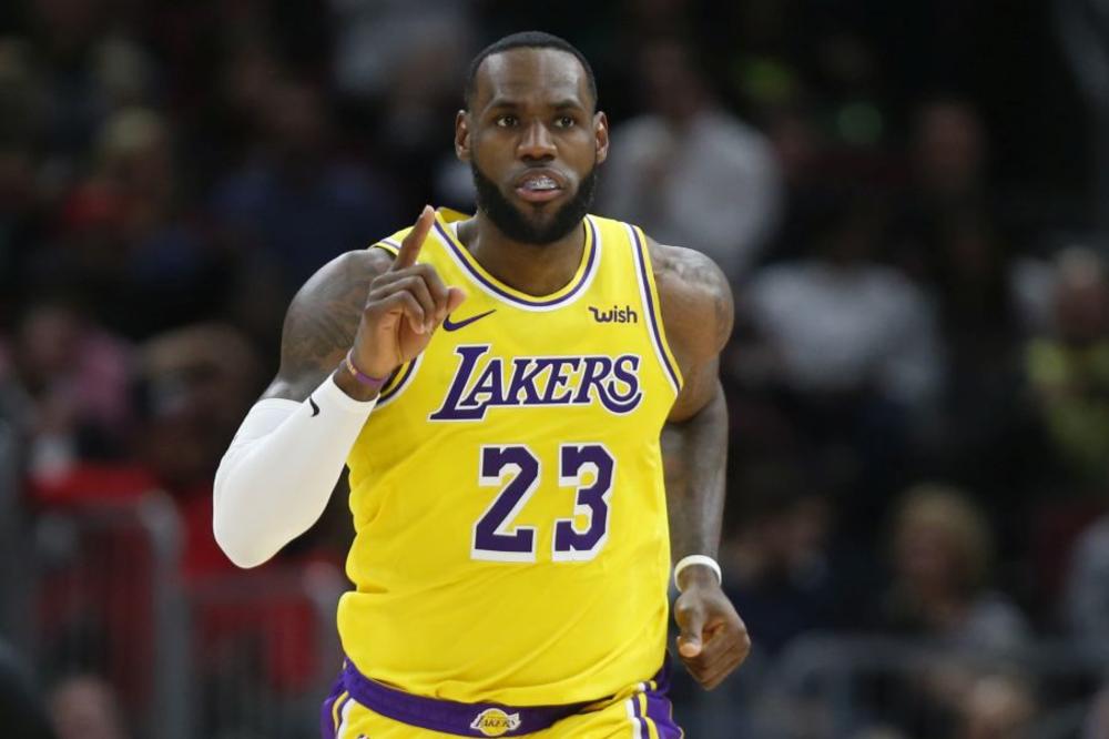 SAMO DA MU DOKAŽE KOLIKO GA ŽELI U TIMU: Lebron iznenadio sve gestom prema Entoniju Dejvisu!