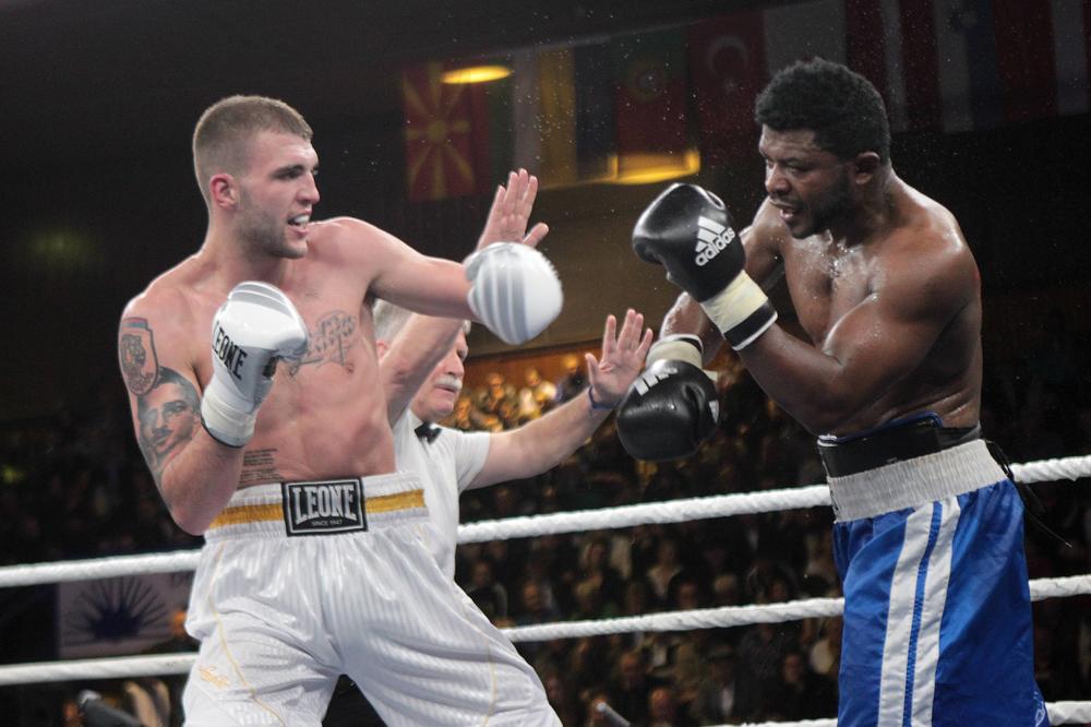 BRUTALNA PORUKA VELJKA RAŽNATOVIĆA PRED NAJVEĆI MEČ U KARIJERI: Ovo je smisao života - pobeda ili smrt!