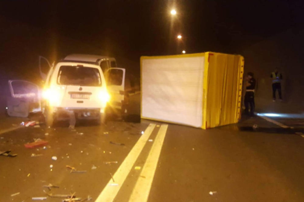 HITNA POMOĆ NA LICU MESTA! SAOBRAĆAJ OBUSTAVLJEN: Havarija na auto-putu MILOŠ VELIKI!