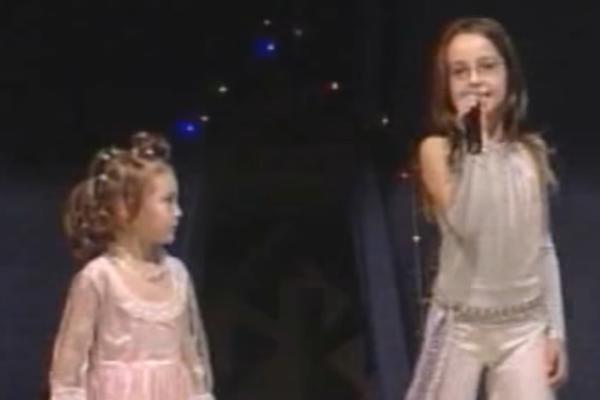 PRVI NASTUP DŽEJLE RAMOVIĆ SA SAMO 5 GODINA: Nastupila je sa starijom SESTROM, odmah se videlo da će biti ZVEZDA