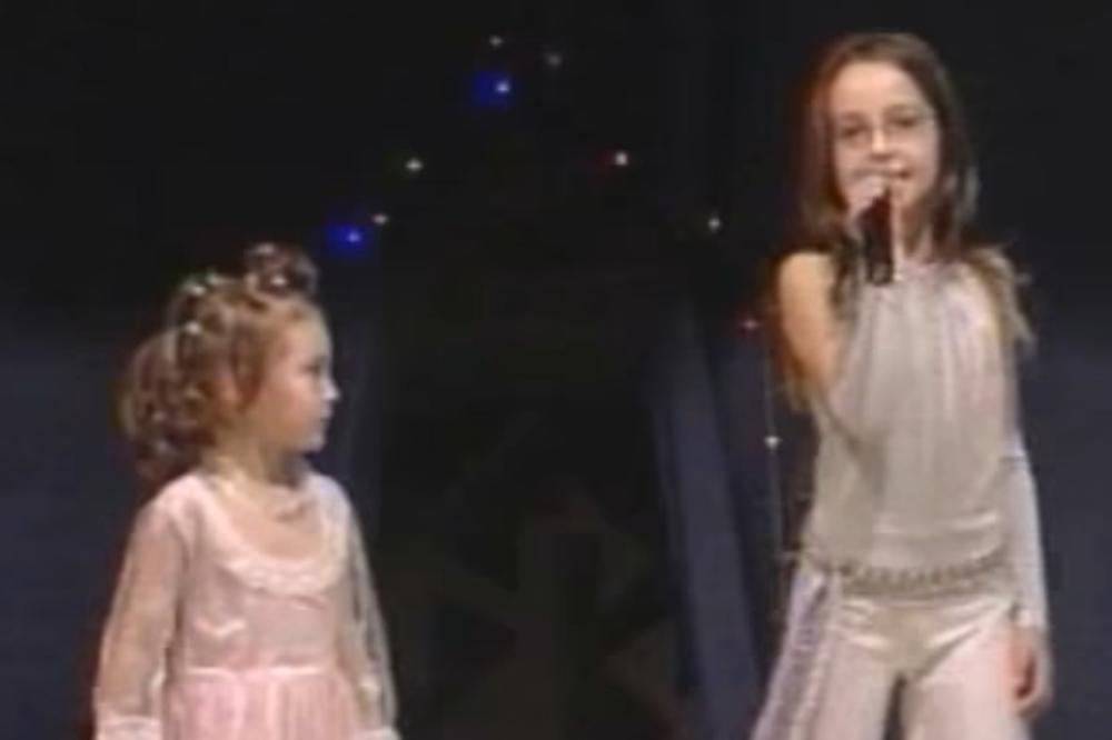 PRVI NASTUP DŽEJLE RAMOVIĆ SA SAMO 5 GODINA: Nastupila je sa starijom SESTROM, odmah se videlo da će biti ZVEZDA
