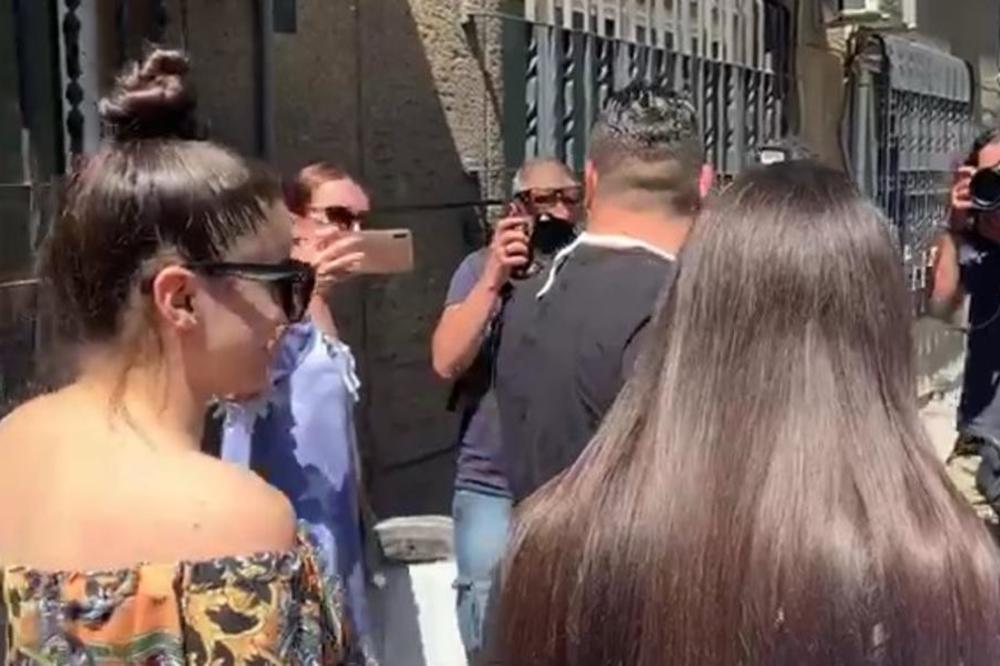 PRVI SNIMAK ALEKSEJA! Darko izveo sina i Marinu iz porodilišta: Pogledajto samo ovaj OSMEH i SREĆU