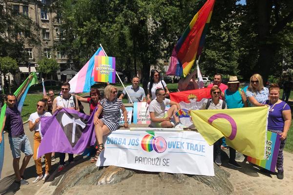 PARADA PONOSA - BORBA JOŠ UVEK TRAJE! Pripadnici LGBT populacije PROTESTUJU za svoja prava (FOTO)