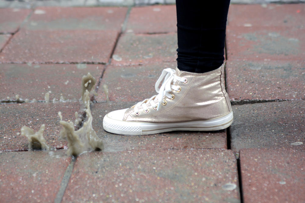 OVA SMESA NAJBOLJE ČISTI ĐONOVE OD PATIKA: Biće blistavo beli nakon jednog PRANJA