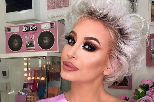 NIKAD, ALI NIKAD DUŠICA NIJE BILA PROVOKATIVNIJA: Preduboki dekolte s trakama preko grudi! Pokazala je sve atribute