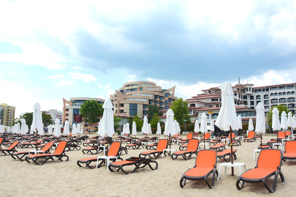 "KAŽEM MUŽU BEŽIMO ODAVDE": Srpski par došao na PLAŽU, pa im PRESELO kad im je Grkinja rekla... (FOTO)