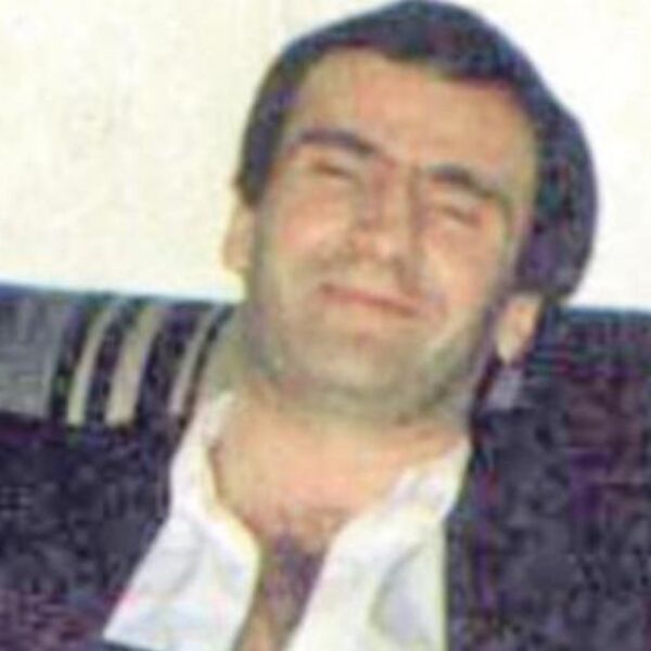 ISPLIVALA NIKAD VIĐENA SLIKA GOLIŠAVOG GIŠKE S DEVOJKOM: Žestoki momak devedesetih u izdanju koje se RETKO VIĐA