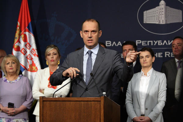 ŽUČNA RASPRAVA U VLADI! Pitali su LONČARA o saradnji sa ZEMUNCIMA i Šarićem, a umešao se i MINISTAR POLICIJE