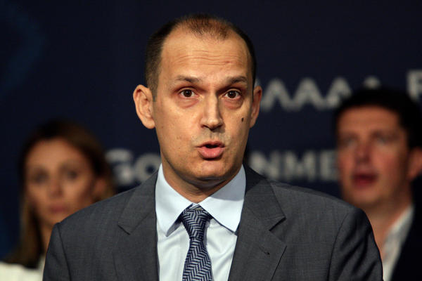 LONČAR OTKRIO ŠTA SE TAČNO DESILO ISPRED SKUPŠTINE: Sve o incidentu sa Boškom Obradovićem