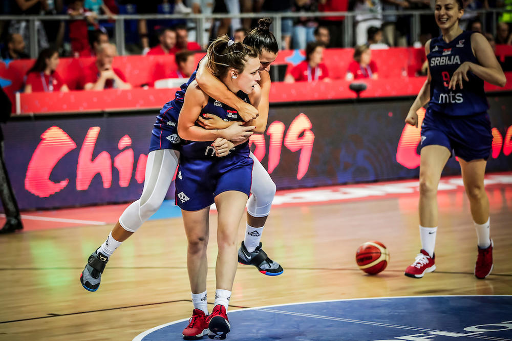 UKRALA JE KLJUČNU LOPTU I POSTALA HEROINA NACIJE: Marina mi je rekla ukradi loptu, to ti je poklon za rođendan!