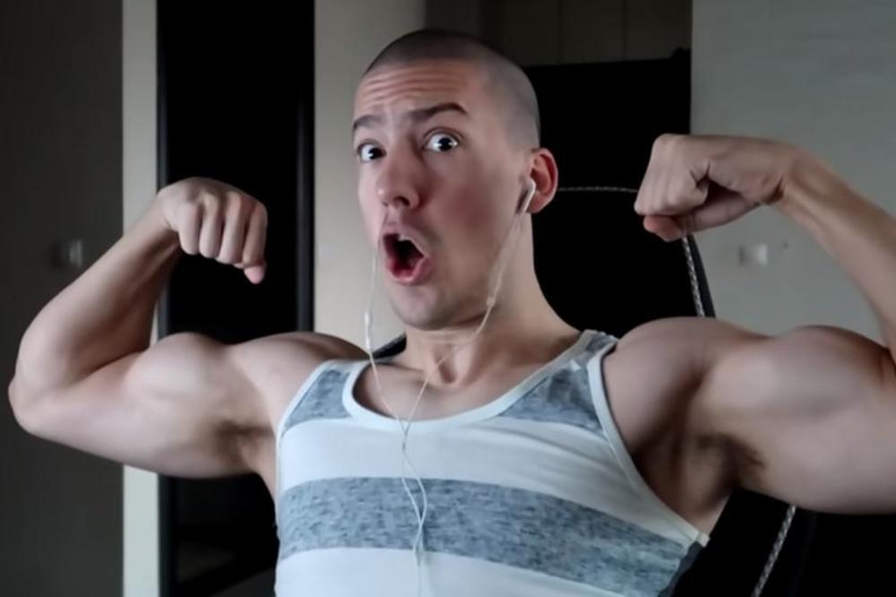 BAKA PRASE PREKINUO ĆUTANJE: NAG DO POJASA, najavio BOMBASTIČNU vest, FANOVI U ŠOKU! (FOTO)