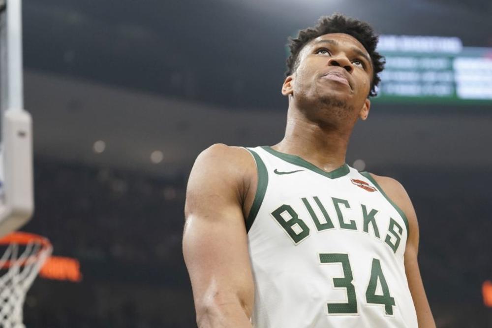 JANIS LOMIO OBRUČE I PRESTIGAO LEGENDARNOG DŽABARA: Pobede Milvokija i Nju Orleansa!