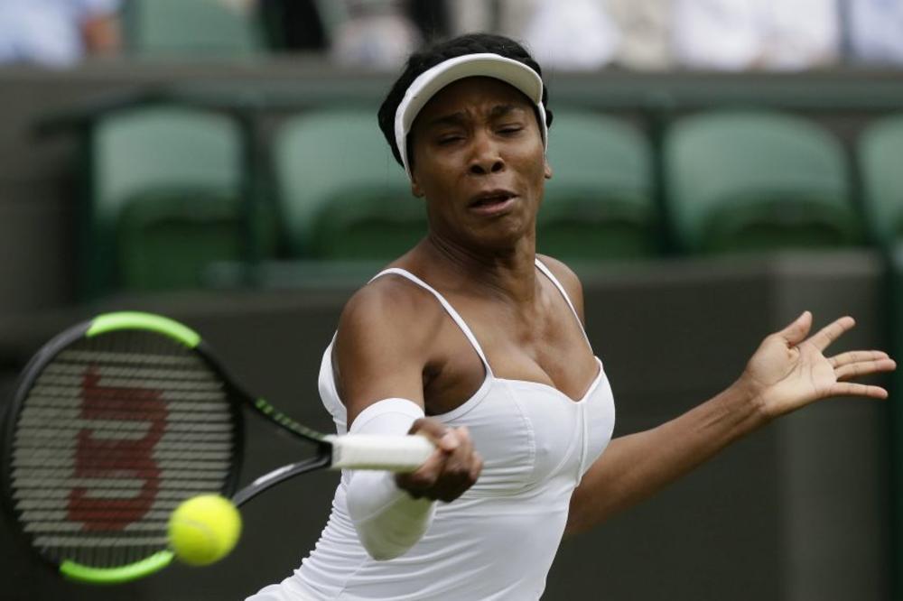 IZGUBILA OD DETETA (15), ALI NJENE GRUDI SU GLAVNA TEMA: Venus opet provocirala opremom, sad im je pokazala dekolte