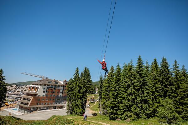 ZIMSKA SEZONA SE ODAVNO ZAVRŠILA, SNEGA NEMA, A CENE I DALJE ISTE: Na Kopaoniku PAPRENO, jedna kafa košta čak...