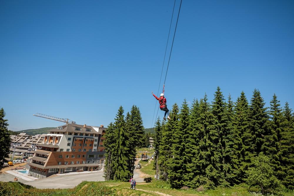 ZIMSKA SEZONA SE ODAVNO ZAVRŠILA, SNEGA NEMA, A CENE I DALJE ISTE: Na Kopaoniku PAPRENO, jedna kafa košta čak...