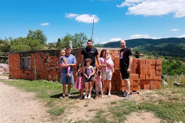 NAJTUŽNIJA SRPSKA PRIČA JE DOBILA OBRT! Albanci imaju VILE, a ova porodica je SKAPAVALA! SADA IM JE KONAČNO SVANULO