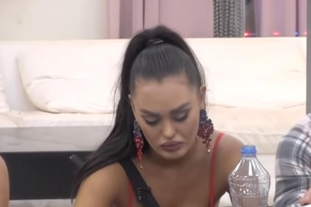 ANA KORAĆ LAGALA, A KLELA SE U MRTVOG OCA?! Ovoj devojci ništa NIJE SVETO! Isplivao snimak koji će je UNIŠTITI!