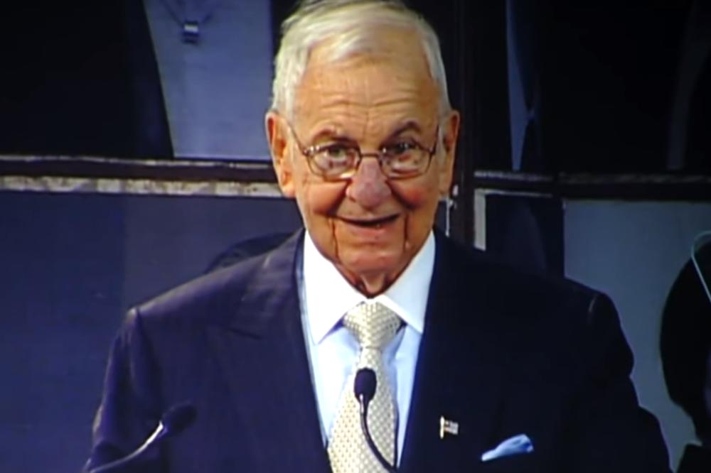 UMRO LI AJAKOKA: Ovom čoveku su se SVI DIVILI