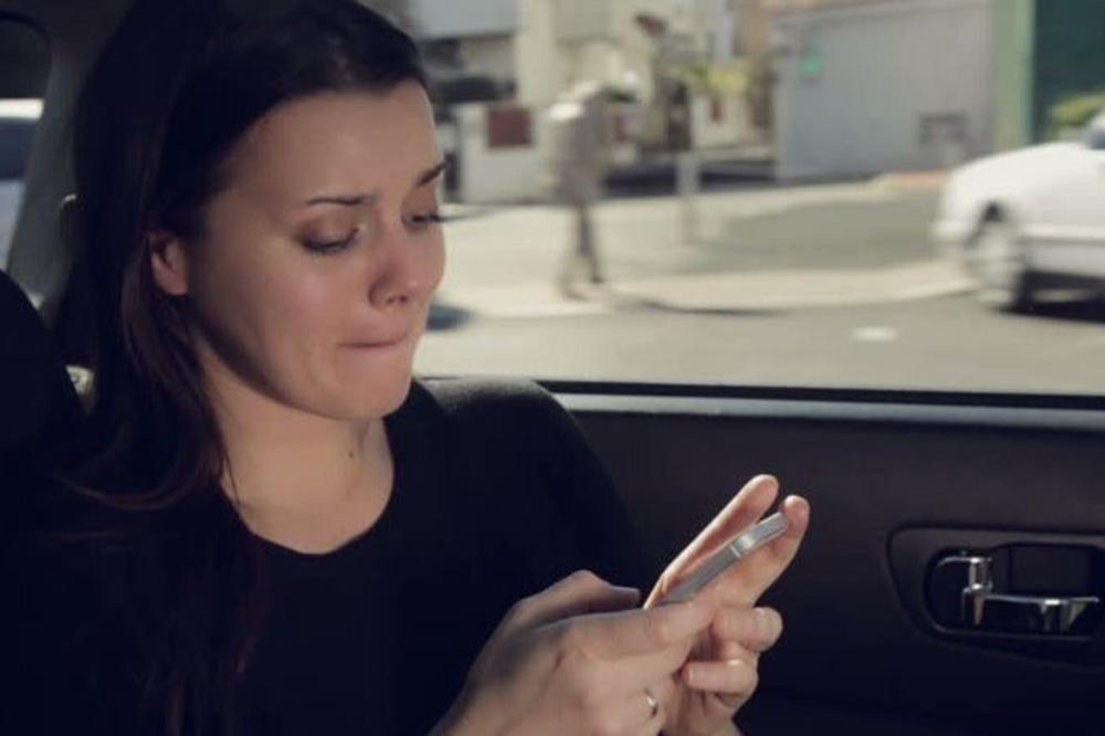 POZAJMILA SAM MAMIN TELEFON BEZ NJENOG ZNANJA! Ušla sam joj na VAJBER, i tamo videla najveću GADOST U ŽIVOTU!