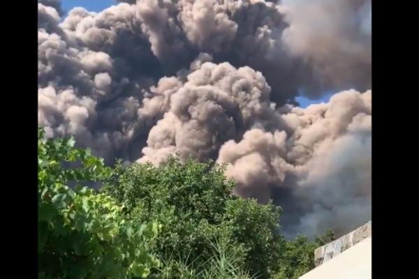 STRAVIČNE SCENE IZ ITALIJE: Proradio DREVNI VULKAN, ljudi beže u panici! (VIDEO)