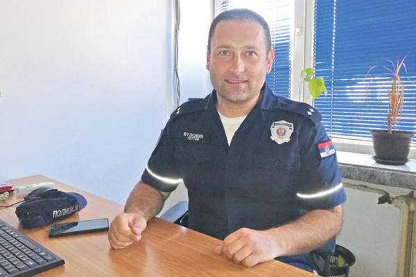 OVO JE POLICAJAC HEROJ KOJI JE SKOČIO NA NAORUŽANOG OTMIČARA IZ PATRIJARŠIJE! Otkrio je o čemu je jedino razmišljao