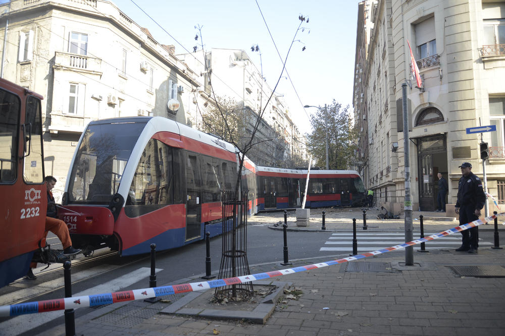 IZBEGAVAJTE OVAJ DEO BEOGRADA, SVE STOJI: Kolaps zbog kvara tramvaja!