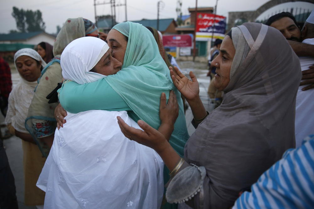 SIN JE OŽENIO DEVOJKU DRUGE VERE: Majka u početku nije imala ništa protiv, ali je zbog 1 STVARI POSTALA BRUTALNA