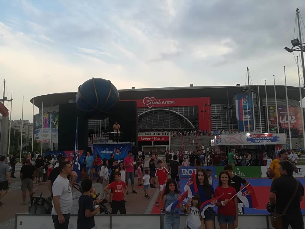 Atmosfera ispred Arene  