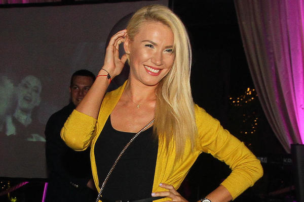 SKORO NIKADA GA NIJE SPOMINJALA: BOJANU RISTIVOJEVIĆ ZAPROSIO CRNOGORSKI MOĆNIK!