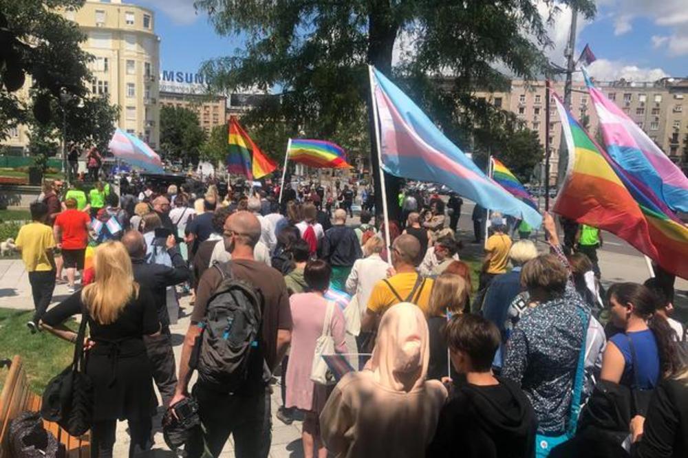 OSUĐENA GRUPA HOMOSEKSUALACA! Kažnjeni su jer su ŠTETNO UTICALI NA OMLADINU (FOTO)