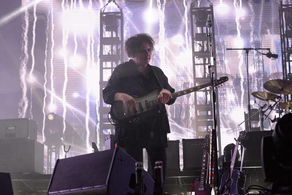 Skočila prodaja gitara nakon koncerta THE CURE na Glastonberi festivalu