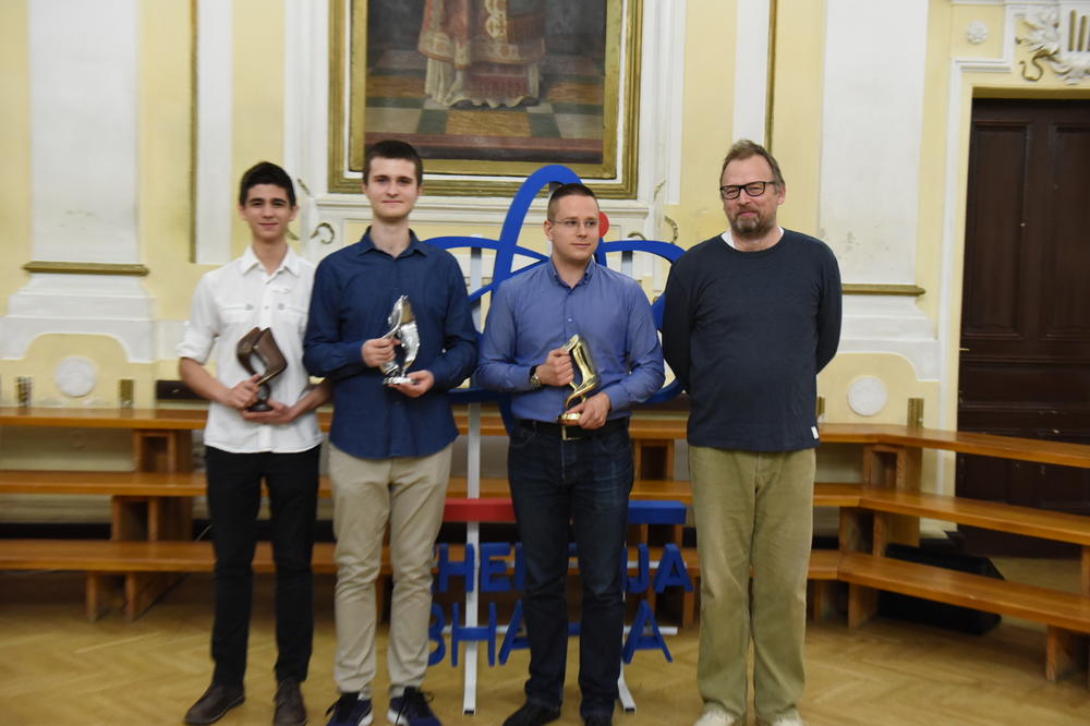 Upoznajte srednjoškolce koji će Srbiju predstavljati na međunarodnim takmičenjima iz fizike i hemije