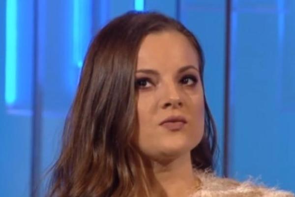 ŠTA TRAŽIŠ OVDE MAJMUNE! DRAMA U TOKU POLICIJSKOG ČASA U PEVAČICINOJ ULICI: O snimku Slavice Ćukteraš svi bruje!