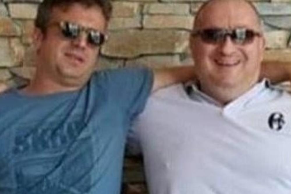 SEĆATE LI SE ADVOKATA KOGA JE PREBIO ŠEŠELJEV GORILA, A ONDA SU REKLI DA SE OKLIZNUO O KORU BANANE To je ovaj desno