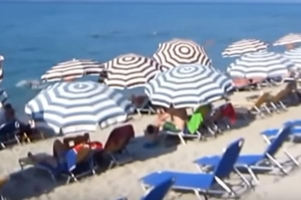 SRPKINJA SE NA PLAŽI SKINULA U KUPAĆI KOSTIM: Pogledao mi je u NOGE i video CELULIT! ONDA JE NASTAO HAOS NA PLAŽI