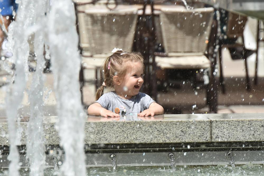 NAJLEPŠA LETNJA IMENA ZA DEVOJČICE! Verovanje je da se ovako zovu DECA koja PLENE HARIZMOM!