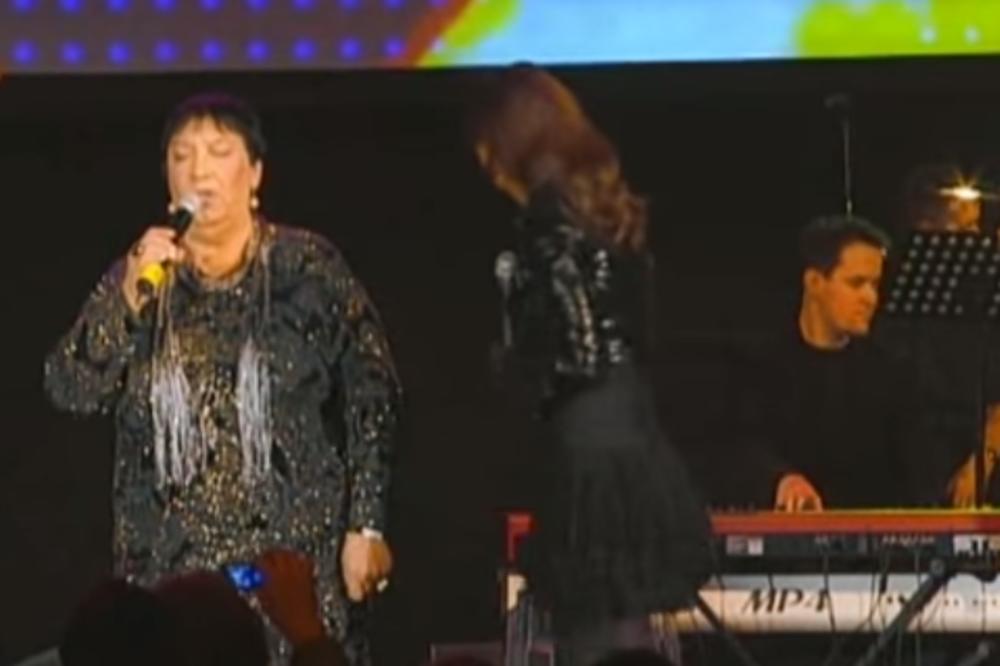 BILA JE NAJVEĆA ZVEZDA BALKANA, A ONDA JE ČISTILA TOALETE! BBC snimio i FILM o najvećem usponu i PADU na ESTRADI