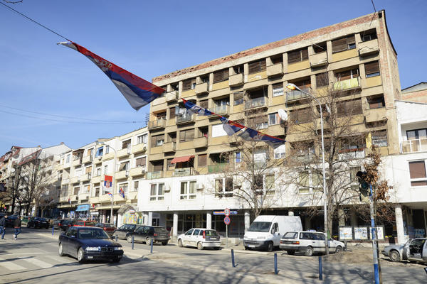 SRPSKIM PORODICAMA URUČENI KLJUČEVI OD STANOVA! Ovo nije sve, u Kosovskoj Mitrovici će se još GRADITI!