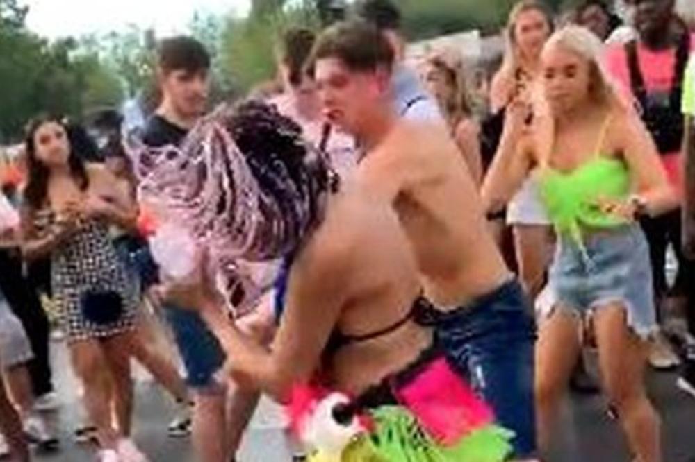 MASOVNA TUČA NA FESTIVALU: Tinejdžeri izgubili kontrolu, pa počeli da DIVLJAJU! Snimak koji je UŽASNUO javnost!