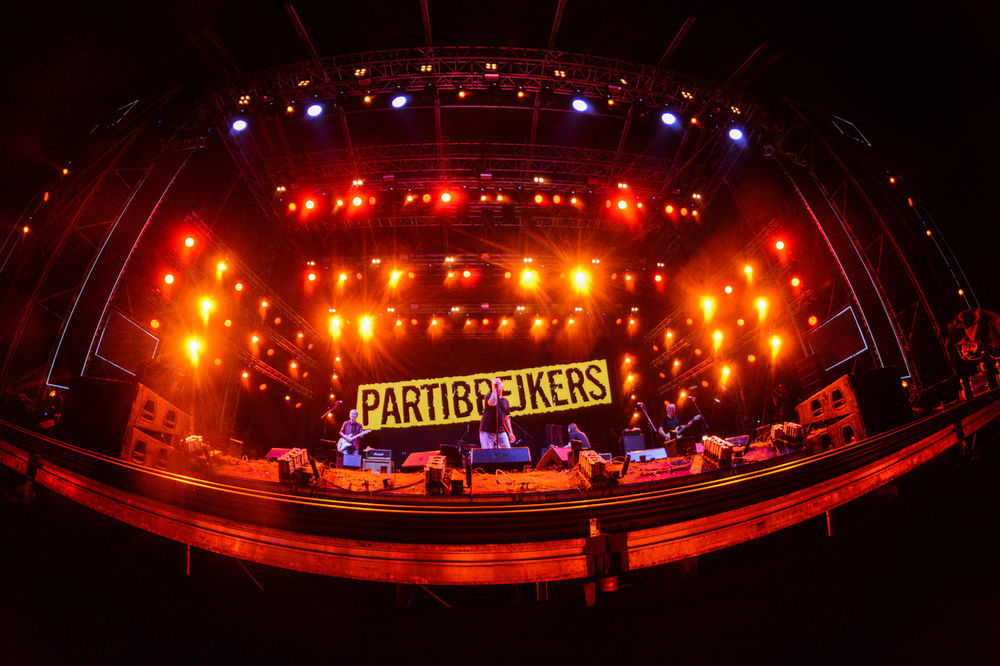 ESPRESO NA EXITU: Šta je bend bez frontmena? (FOTO) (VIDEO)