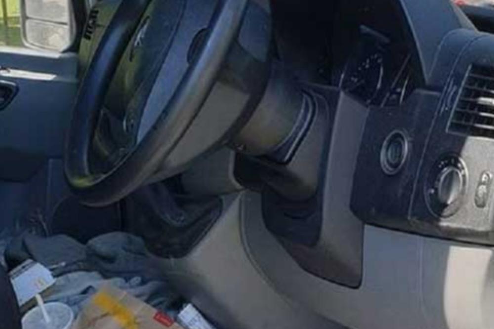 AUTOMOBIL MU JE BIO LEGLO ZARAZE: Policijac nije verovao šta vidi kad je otvorio vrata! Vozač je odmah dobio KAZNU!