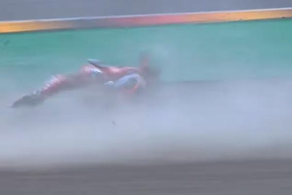 UŽAS U NEMAČKOJ: Jeziv pad! Izgubio kontrolu nad motorom pri brzini od skoro 200 km na sat!