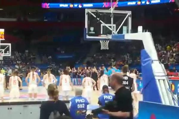 TAKO TO IZGLEDA KAD SE UJEDINI ARENA: Nek se od ovoga tresu ruke Špankinjama svih 40 minuta!