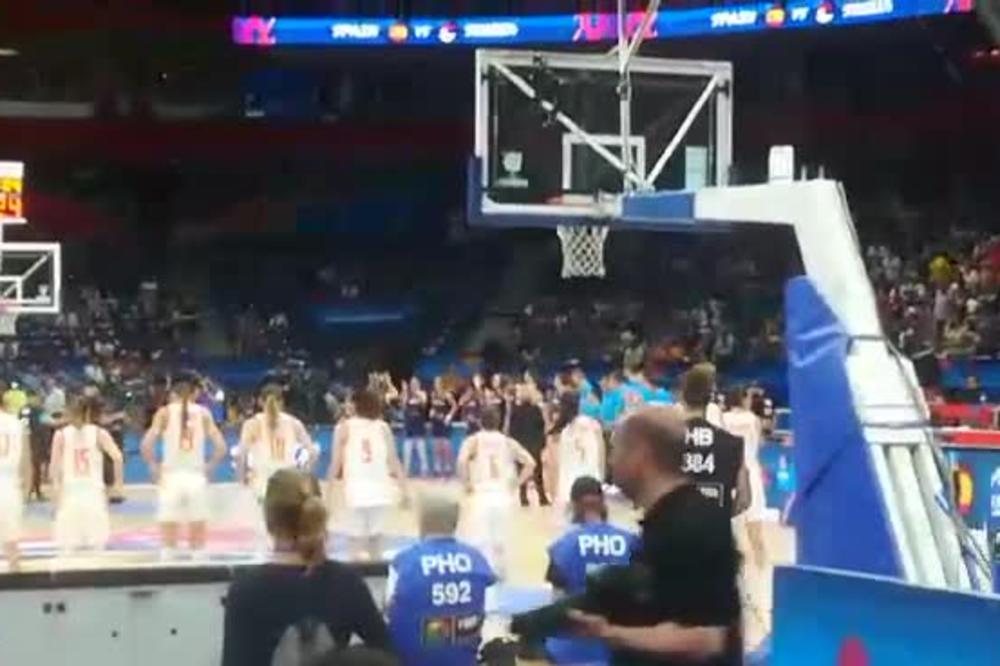 TAKO TO IZGLEDA KAD SE UJEDINI ARENA: Nek se od ovoga tresu ruke Špankinjama svih 40 minuta!