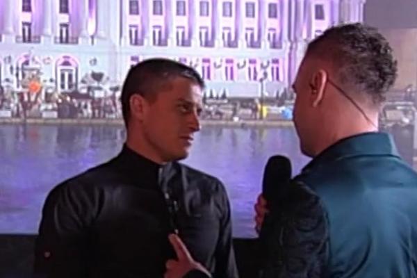 PRIČALO SE DA JE ZALJUBLJEN U DAVIDA: Sad je SMUVAO majku ovog zadrugara! Uhvaćeni KAKO SE LJUBE pred finale (FOTO)