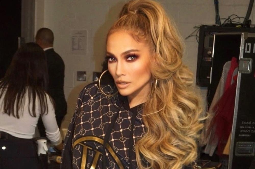 GLAVNI MODNI DETALJ OVOG LETA KOŠTA SAMO 200 DINARA! Fura ga i Dženifer Lopez!